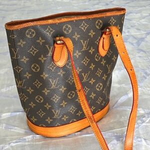 AUTHENTIC LOUIS VUITTON MONOGRAM  PRE-OWNED PM BUCKETBAG DATE CODE SP0952